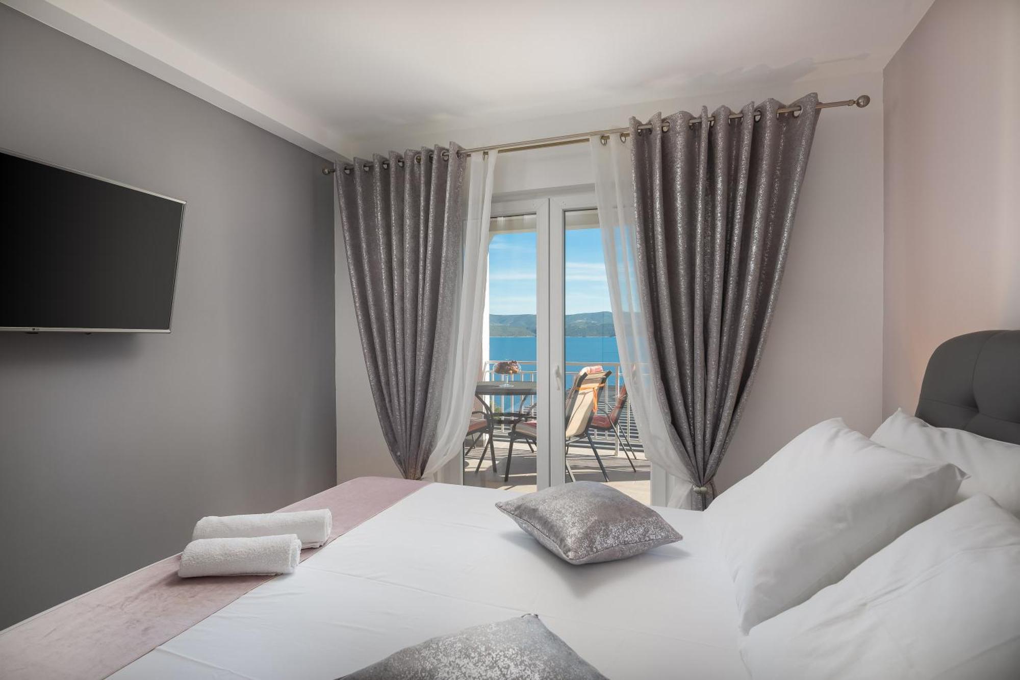 Luxury Seafront Villa With Heated Pool, Jacuzzi, Sea View, 150 M From Beach Stanici Luaran gambar